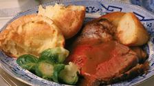 La recette du dimanche : le traditionnel rĂŽti Ă lâanglaise et ses accompagnements gourmands