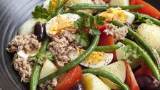 7 menus complets pour la semaine du 25 au 31 mai : de la traditionnelle salade niçoise au crumble à la rhubarbe