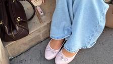Vous ne l’attendiez pas : cette ballerine surprenante sera aux pieds de toutes les filles stylées cet été