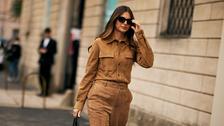 Tendance dans les annĂ©es 90, cette teinte de rouge Ă lĂšvres est la plus dĂ©sirable de lâautomne