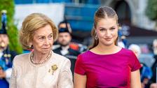 Leonor d’Espagne rend un bel hommage à sa grand-mère Sofia en portant ses boucles d’oreilles Van Cleef & Arpels avec une robe de soirée fuchsia