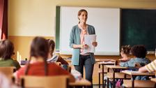 Plus de profs qu’il y a 60 ans, mais un niveau scolaire en baisse : le paradoxe de l’école française