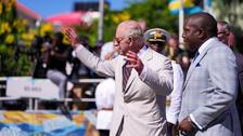 Avez-vous vu le petit déhanché de Charles III, 77 ans, aux Bahamas ?