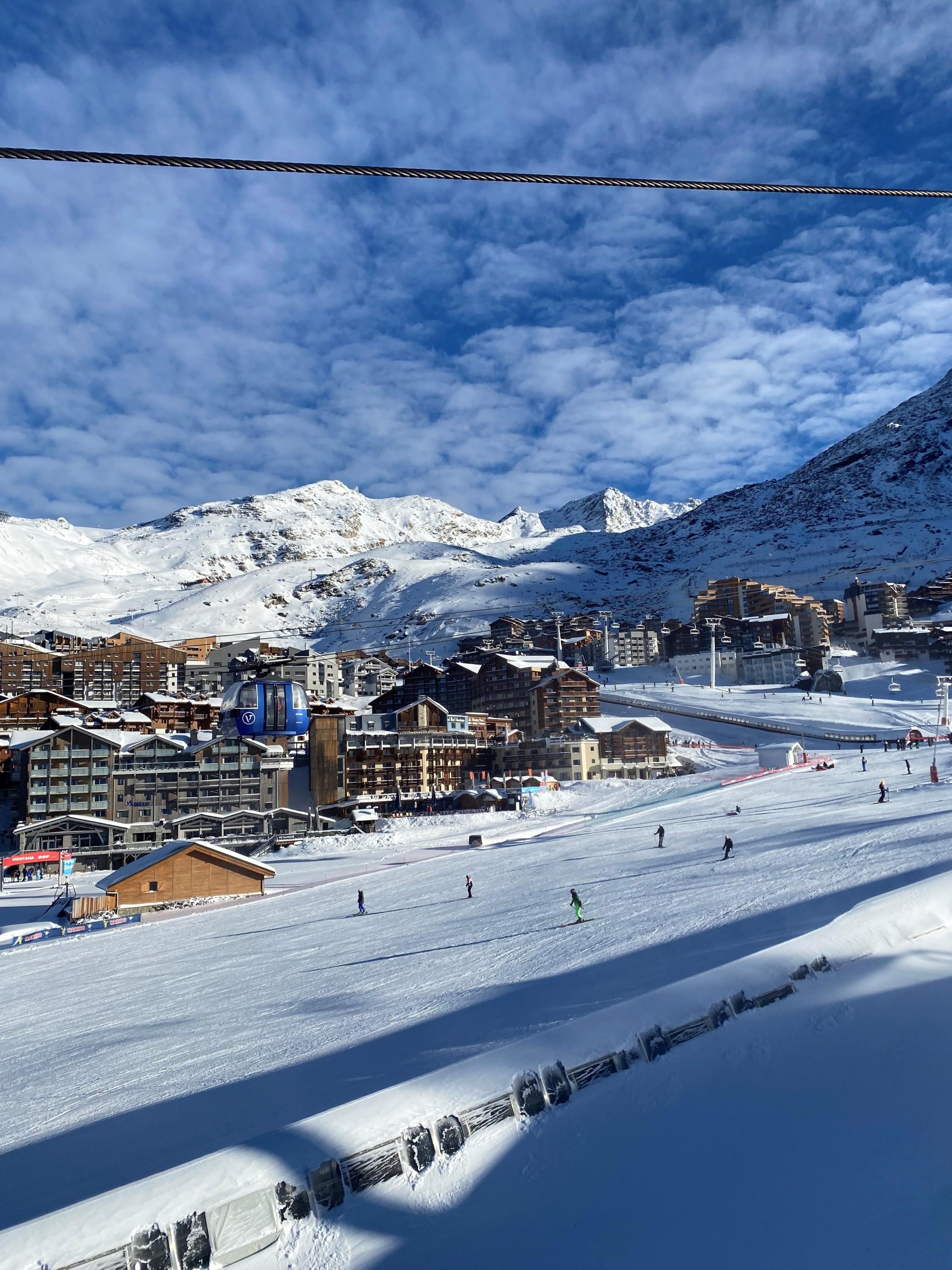 Ski, DJ ou raclette party : à Val Thorens et Tignes, la mise en scène soignée de l’ouverture de la saison de sports d’hiver