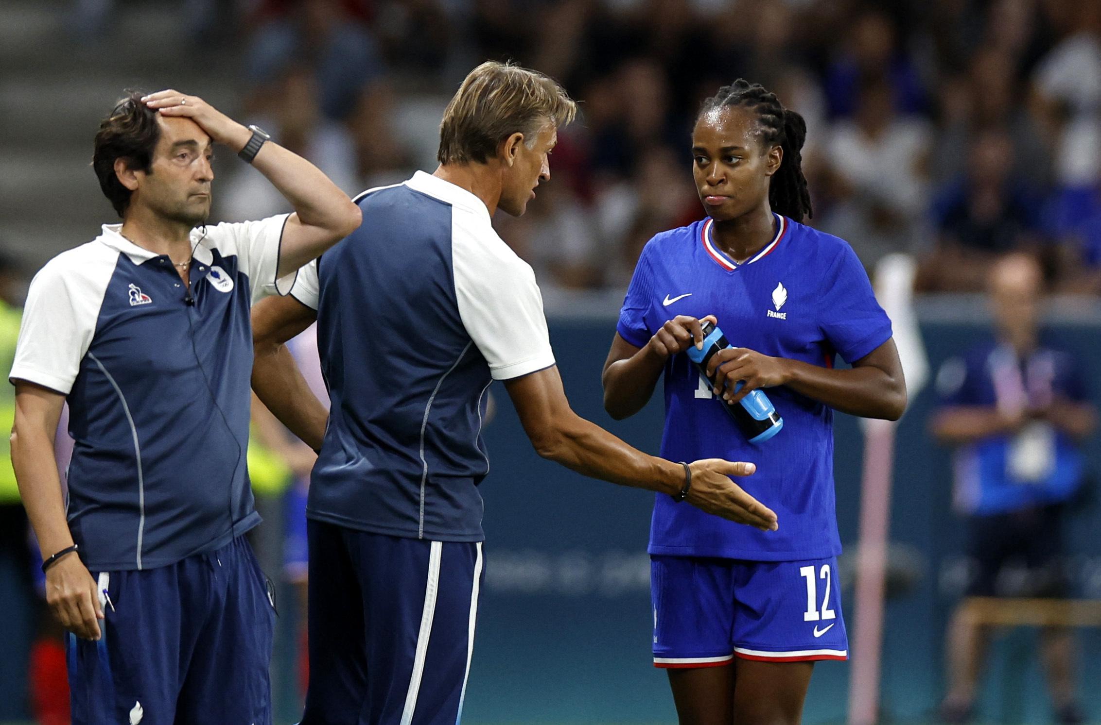 Foot : Les Bleues doivent «garder la tête haute», assure Hervé Renard