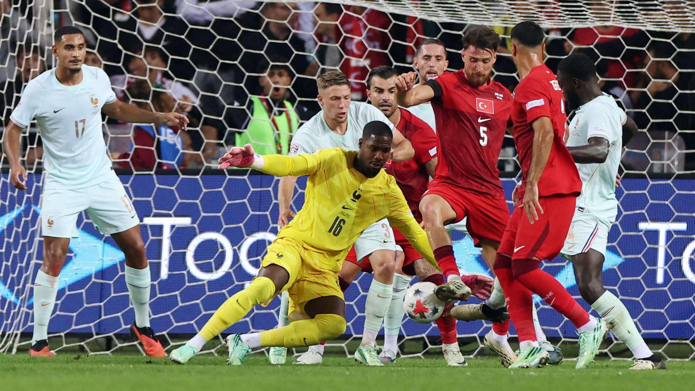EN DIRECT - Turquie-France : Mbappé se blesse en ouvrant le score, les Bleus de Zidane se font peur
