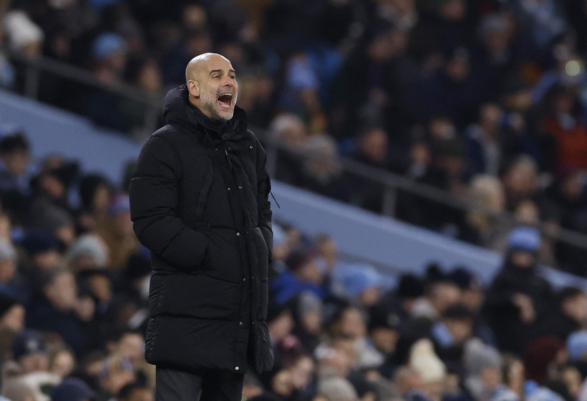 «Allez à l’école et préparez-vous pour la vie, les mecs» : Pep Guardiola remet en place des jeunes chasseurs d’autographes