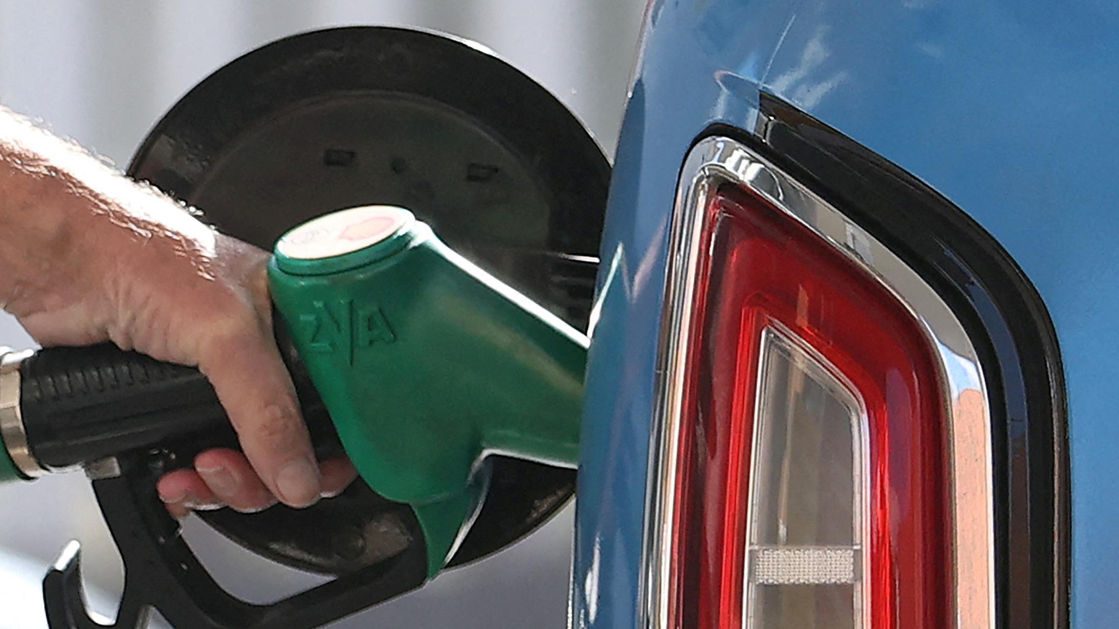 La mobilisation des stocks stratégiques, des « effets positifs » sur le prix des carburants