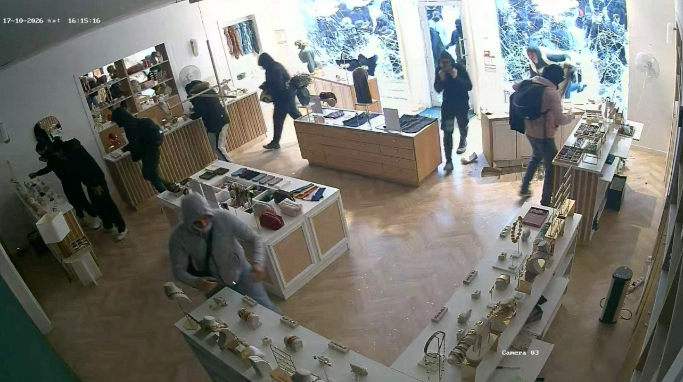 Violences du 17 octobre : le gouvernement annonce un dispositif « massif » pour samedi