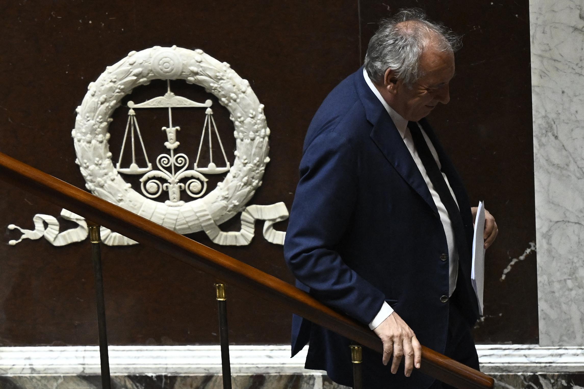 "La caduta del governo di François Bayrou: il voto di fiducia del 8 settembre"