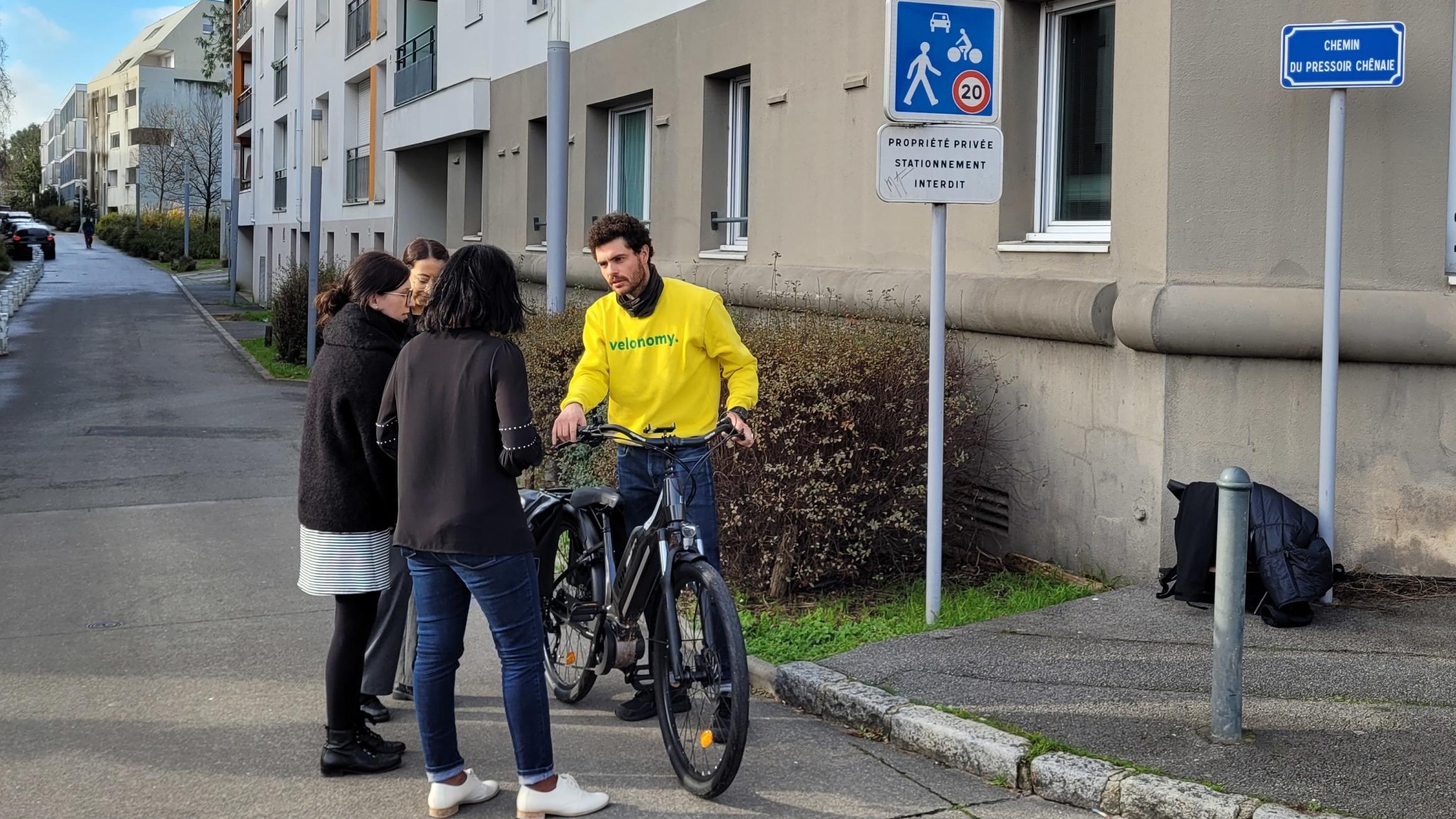 Cyclistes, voitures, piétons : à Nantes, la start up Velonomy aide les usagers à prévenir les conflits sur la route