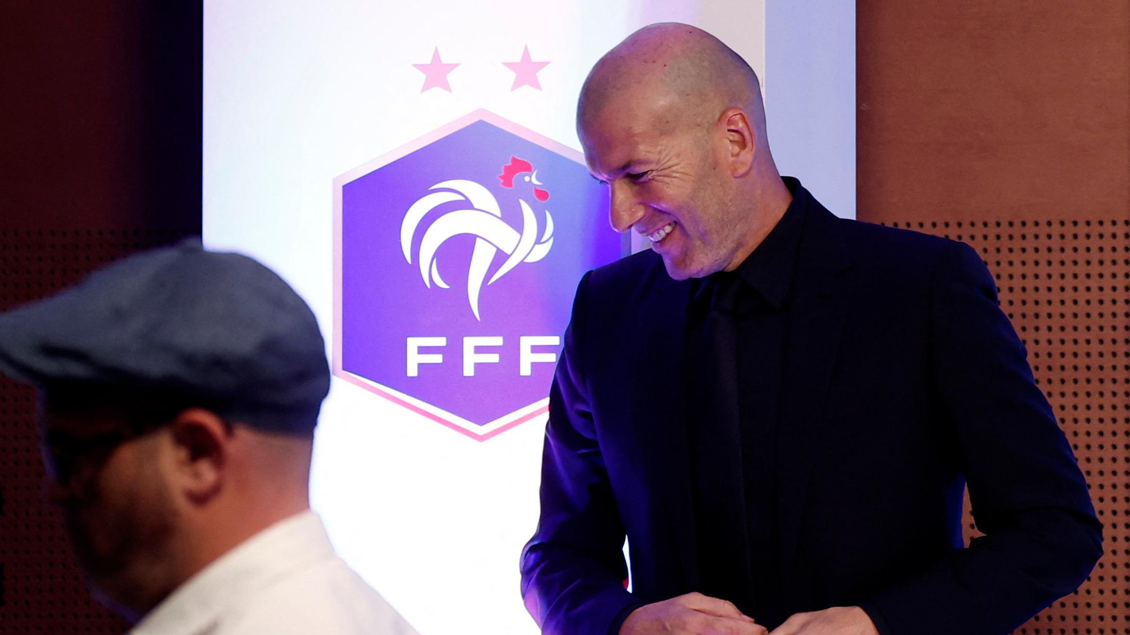 Équipe de France : Zidane fait sa rentrée à Clairefontaine avant l’arrivée des Bleus
