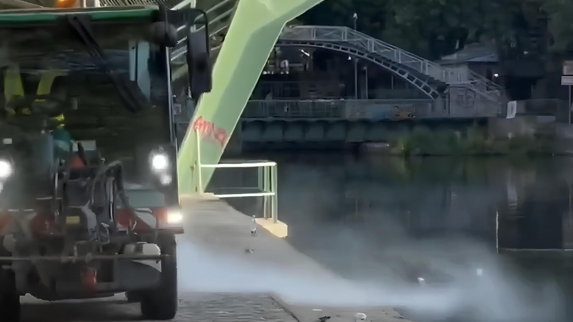 Canal Saint-Martin : un agent de propreté filmé en train de pousser des déchets dans l’eau, Emmanuel Grégoire promet «des mesures»
