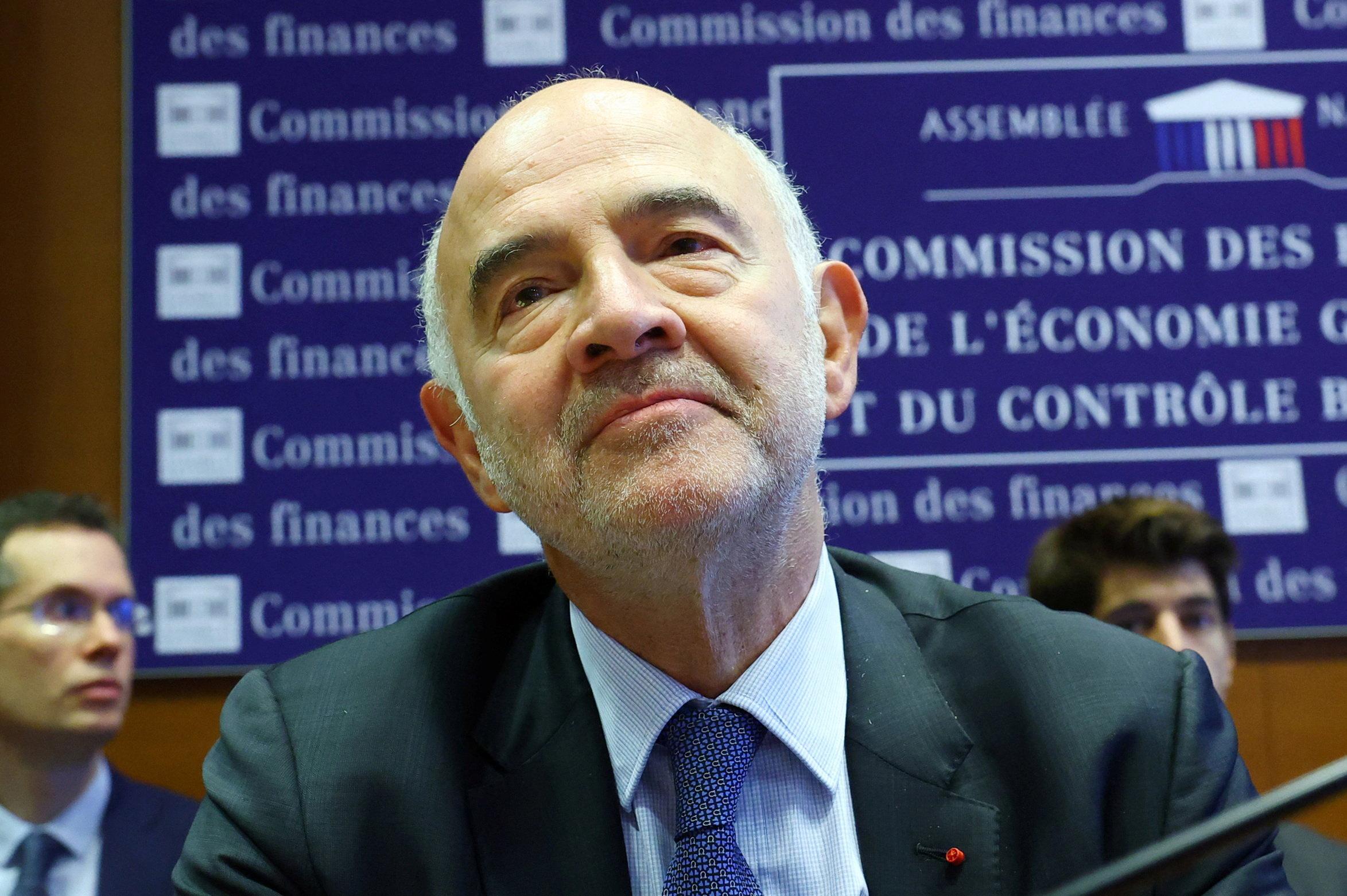 «Hautement inflammable»: Pierre Moscovici émet des réserves sur l’intérêt d’un référendum sur la réforme des retraites