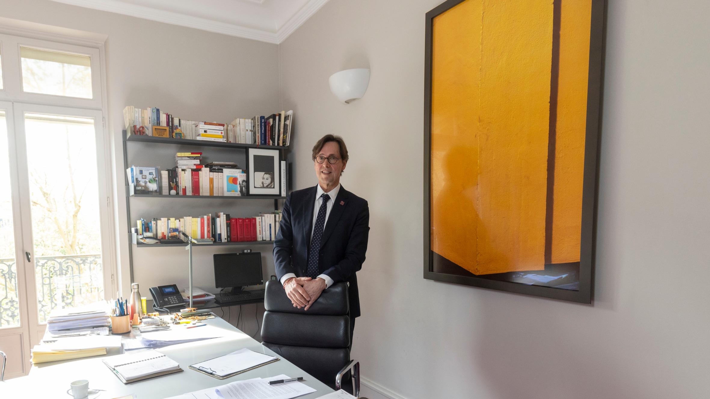 «J’ai assisté à l’exhumation d’Yves Montand à cause d’un mensonge» : cet avocat discret est celui des plus grandes célébrités