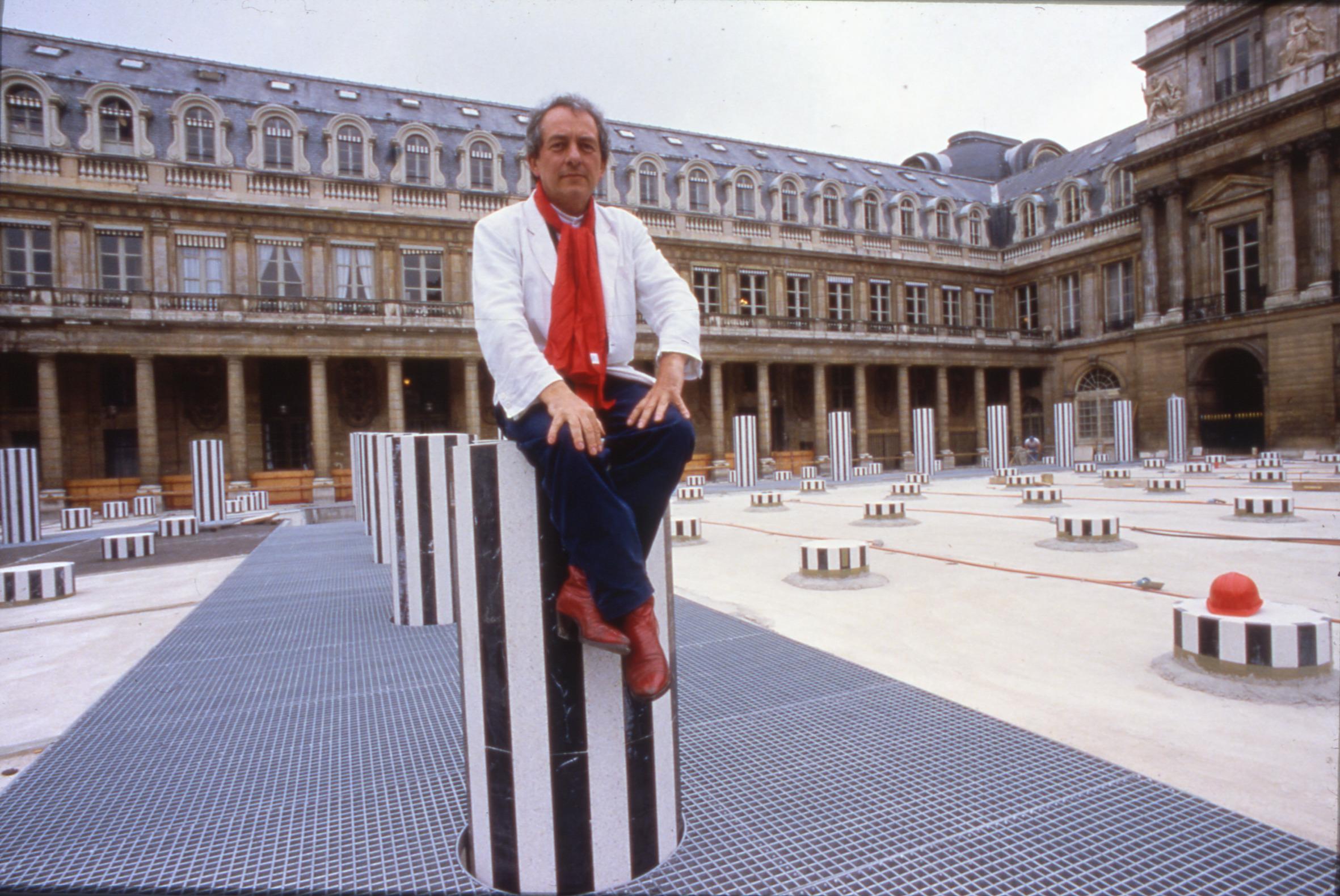 Il Ritorno delle Colonne di Buren: Una Polemica Nazionale che non Scompare