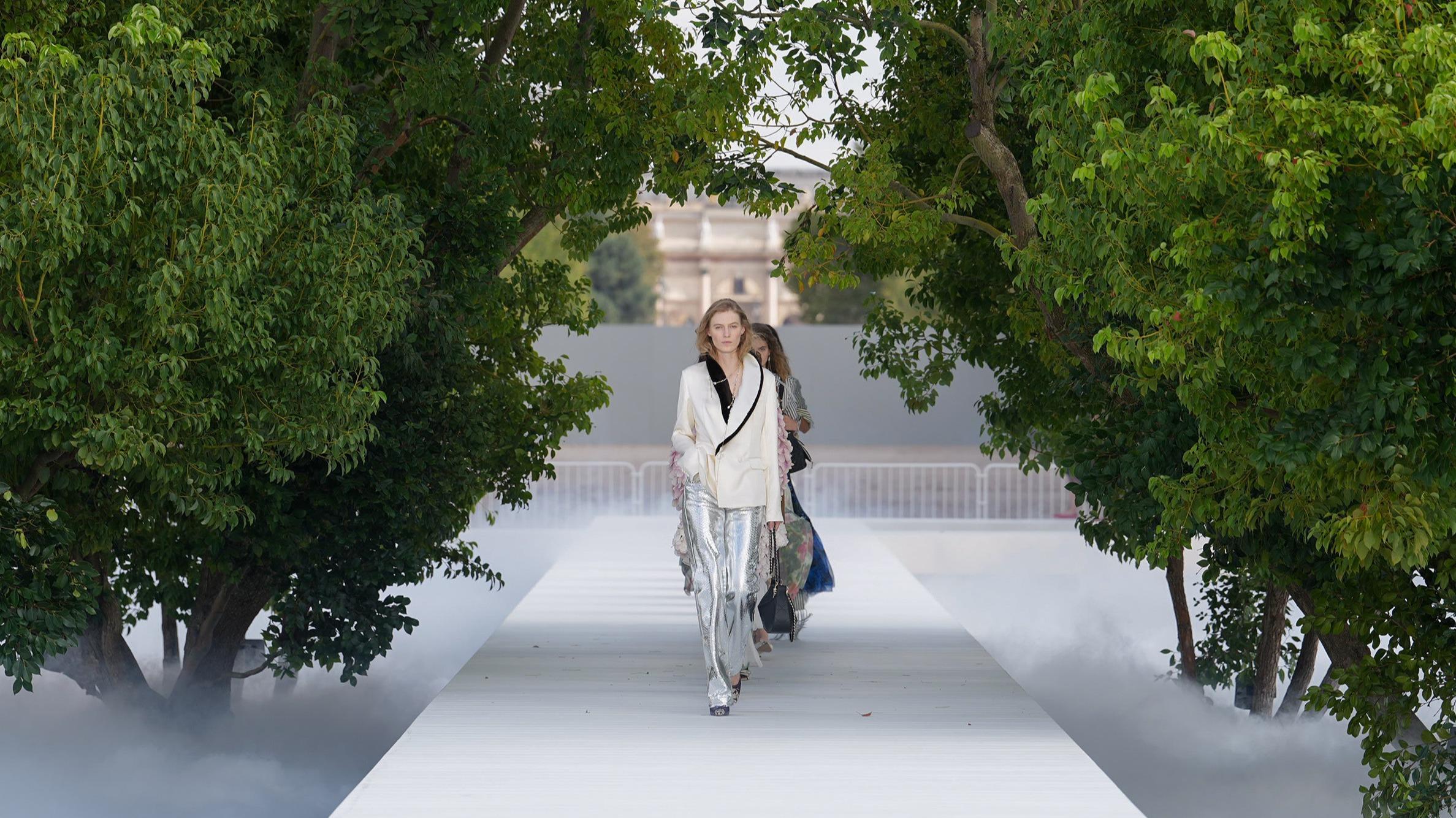 «Qu’est-ce qui vous fait rêver chez Dior?» : à Paris, Jonathan Anderson signe son meilleur défilé pour la maison de luxe