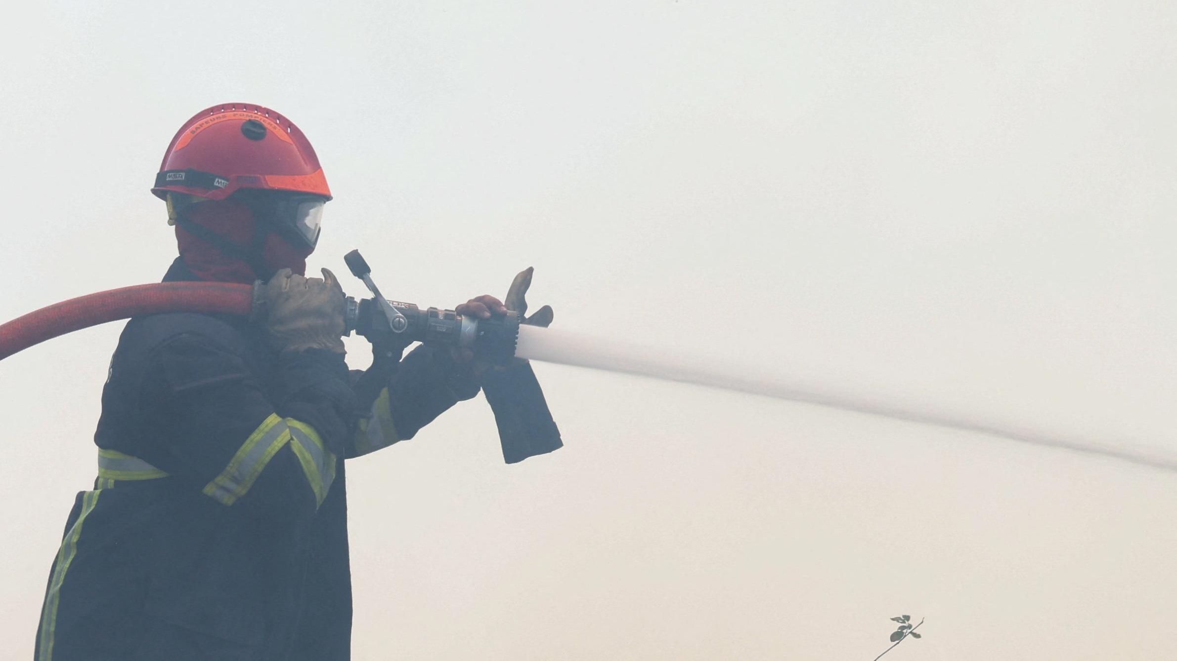 « Nos sauveteurs ont acquis une expérience unique » : l’Ukraine envoie 70 pompiers sur les incendies en Gironde