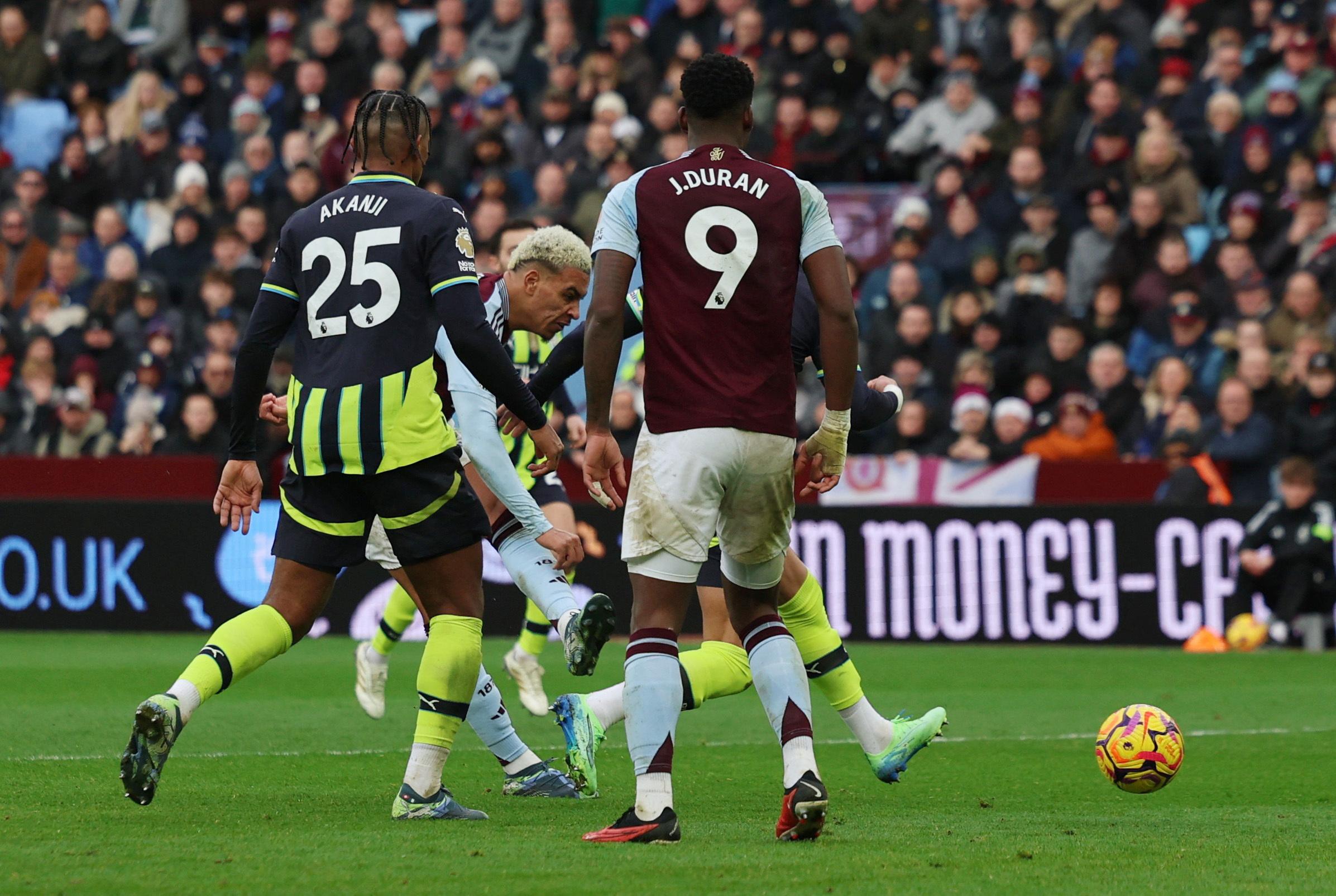 EN DIRECT - Aston Villa-Manchester City : City réduit l’écart face aux Villans