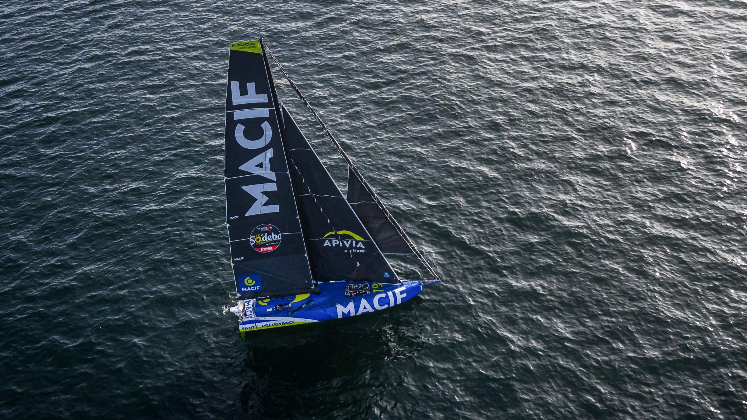 Vendée Globe : Dalin maintient son avance sur Richomme avant l’équateur