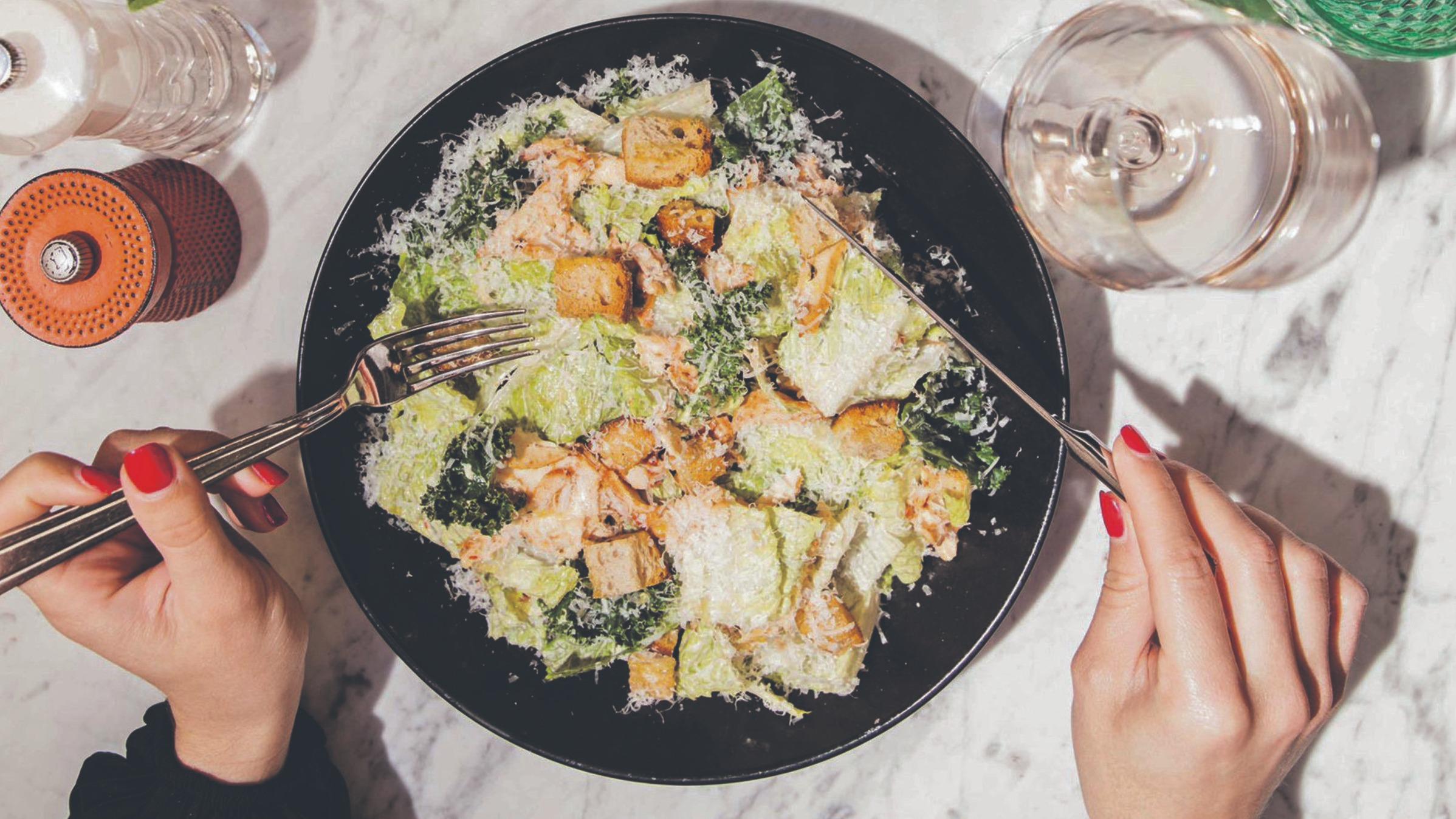 Salade Caesar à Paris : notre sélection des meilleures tables pour la déguster