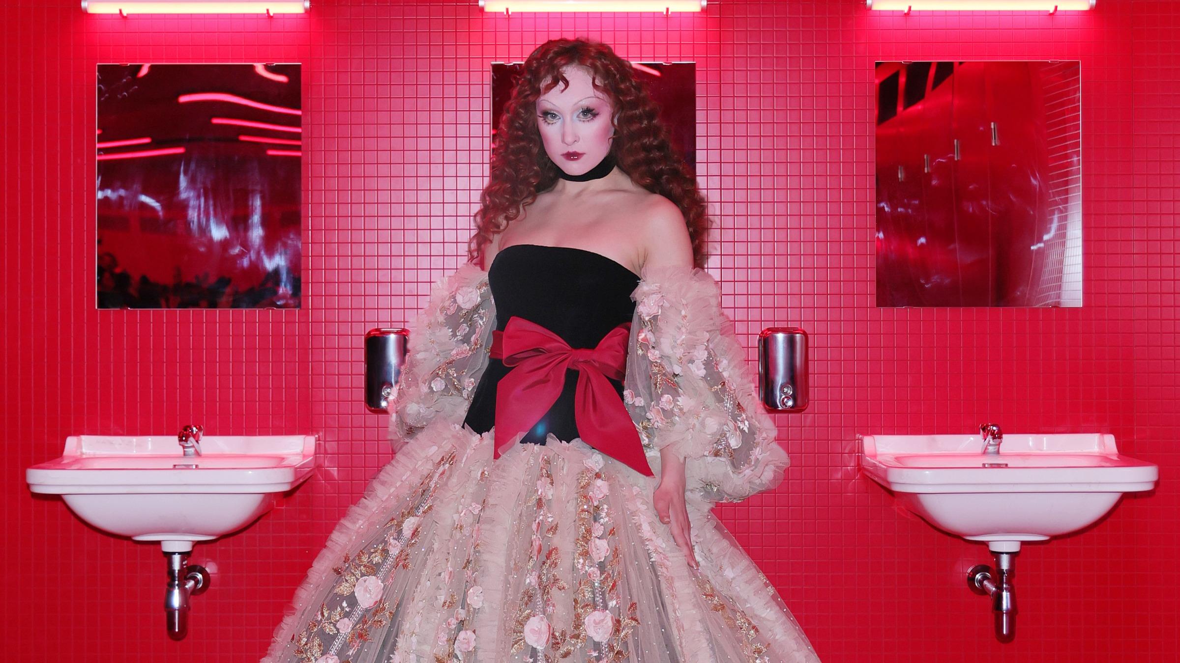 Chappell Roan, chanteuse pop, égérie drag et phénomène de cette Fashion Week