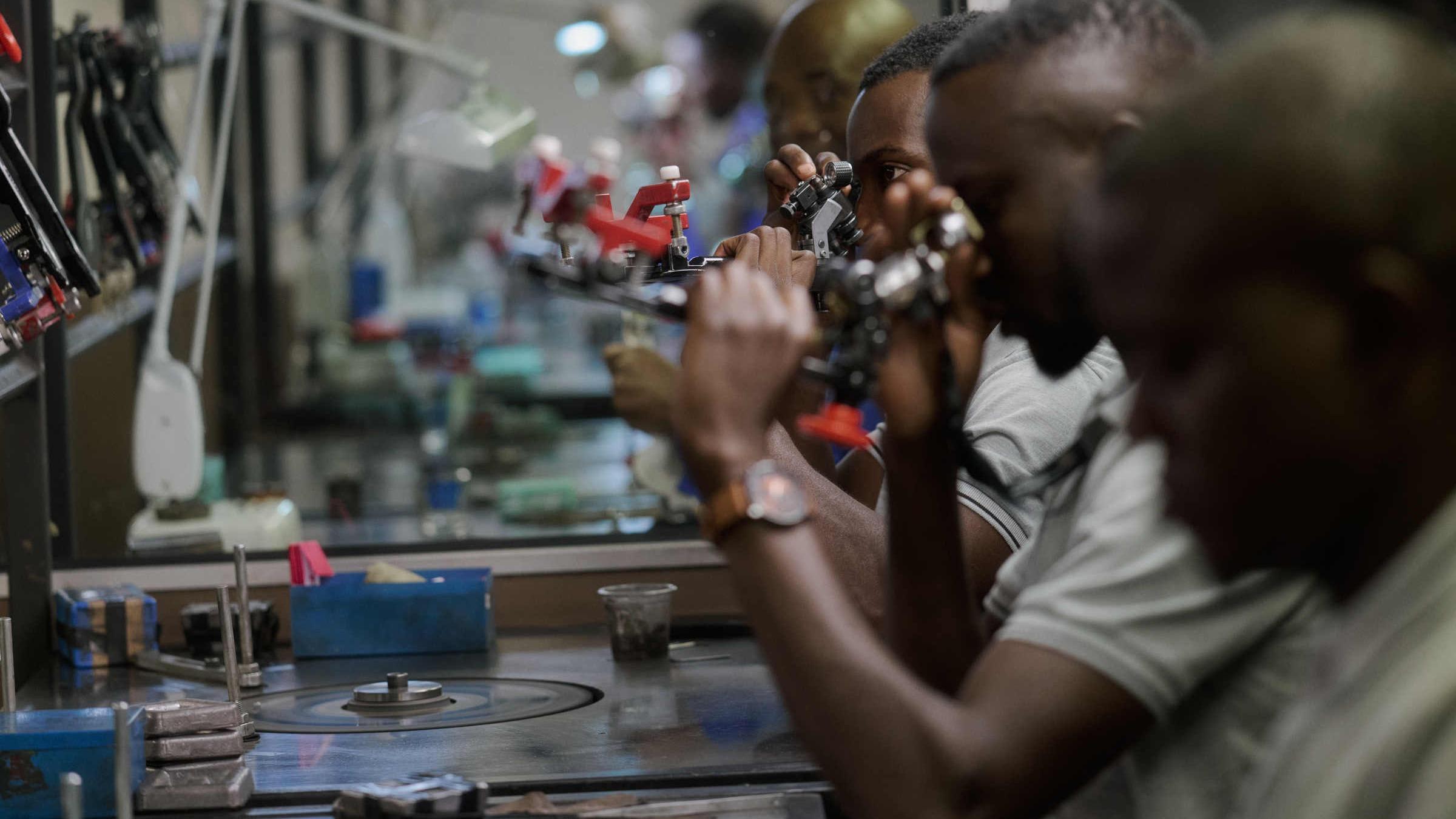 « C’est le seul pays au monde à extraire des diamants de la mer » : à la découverte de l’usine de taille de Messika en Namibie