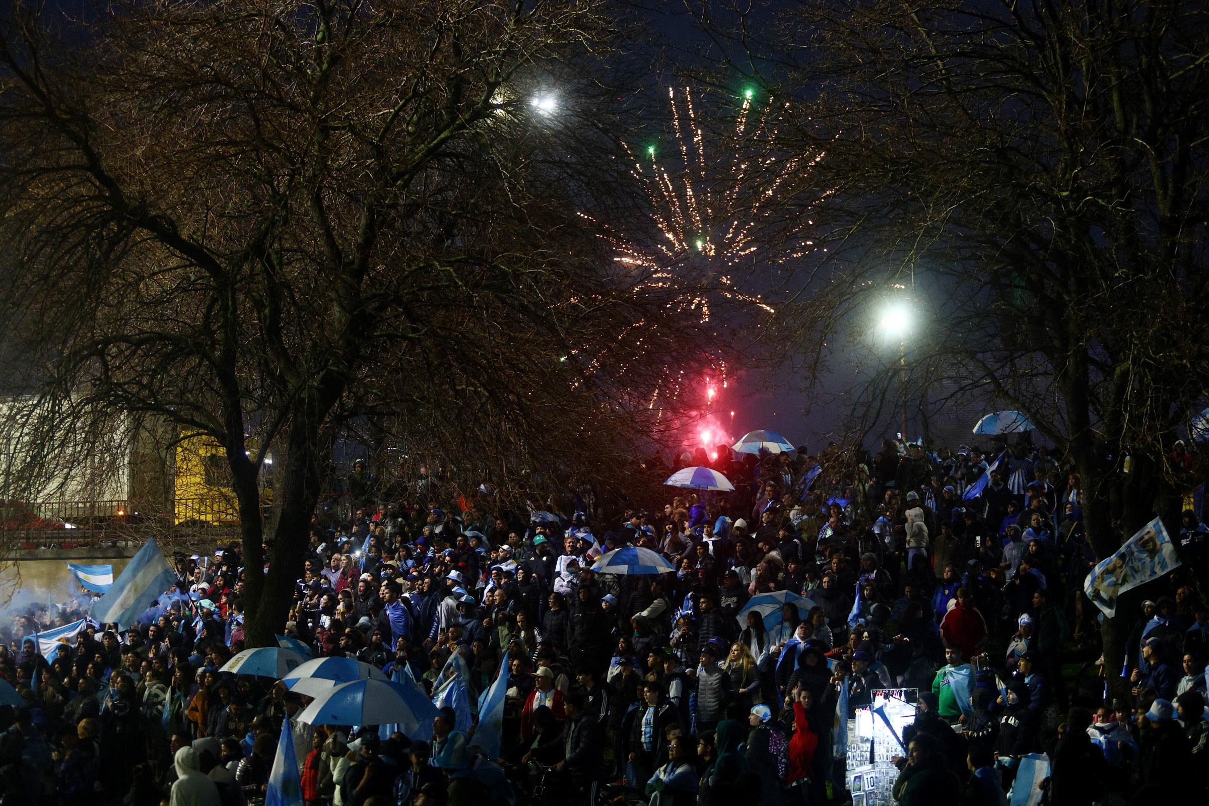 Le retour de la sélection argentine, sans Messi, célébré sous la pluie par des milliers de supporters