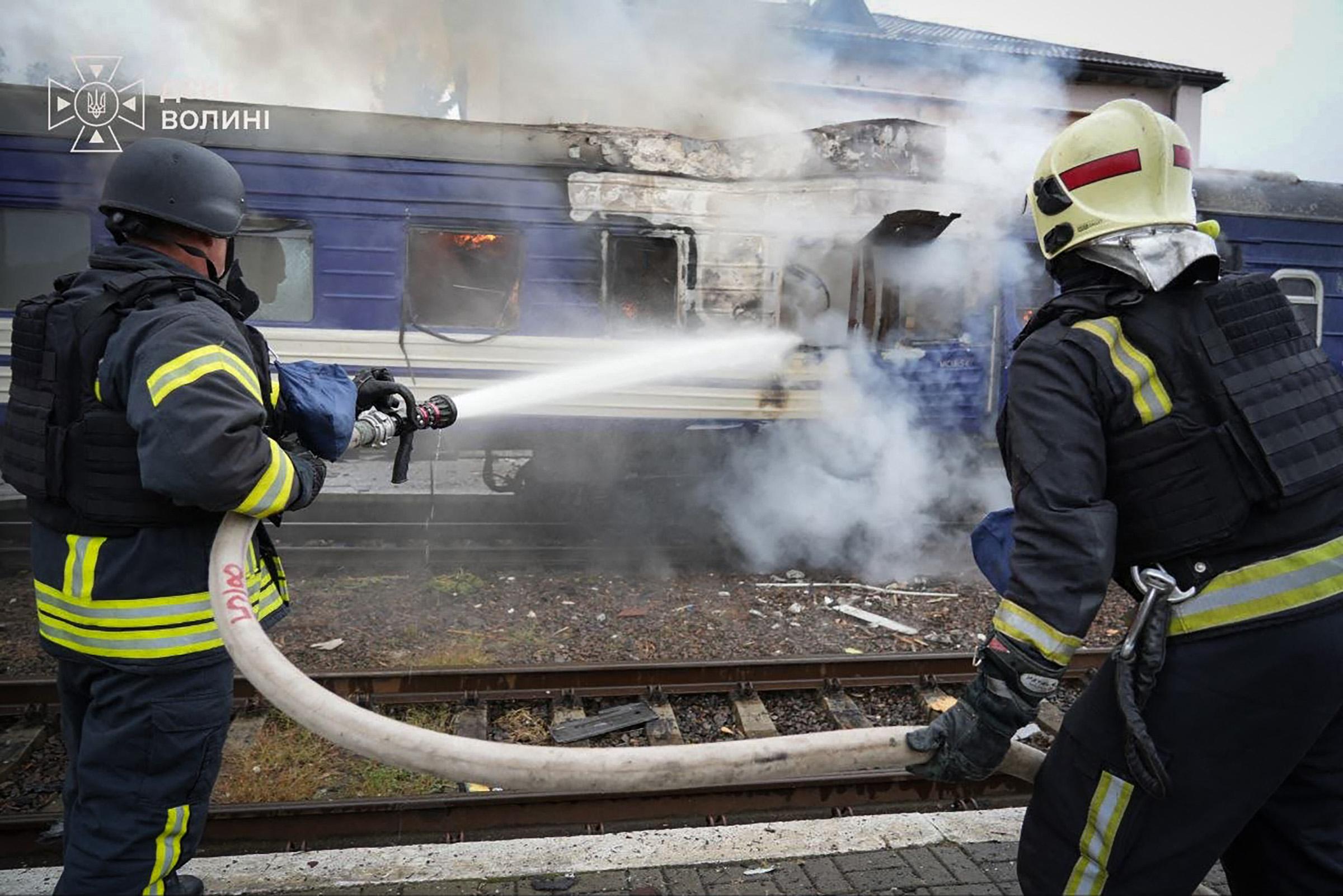 «Il faut trois à sept minutes pour évacuer le train» : les Ukrainiens confrontés à la multiplication des attaques contre le chemin de fer