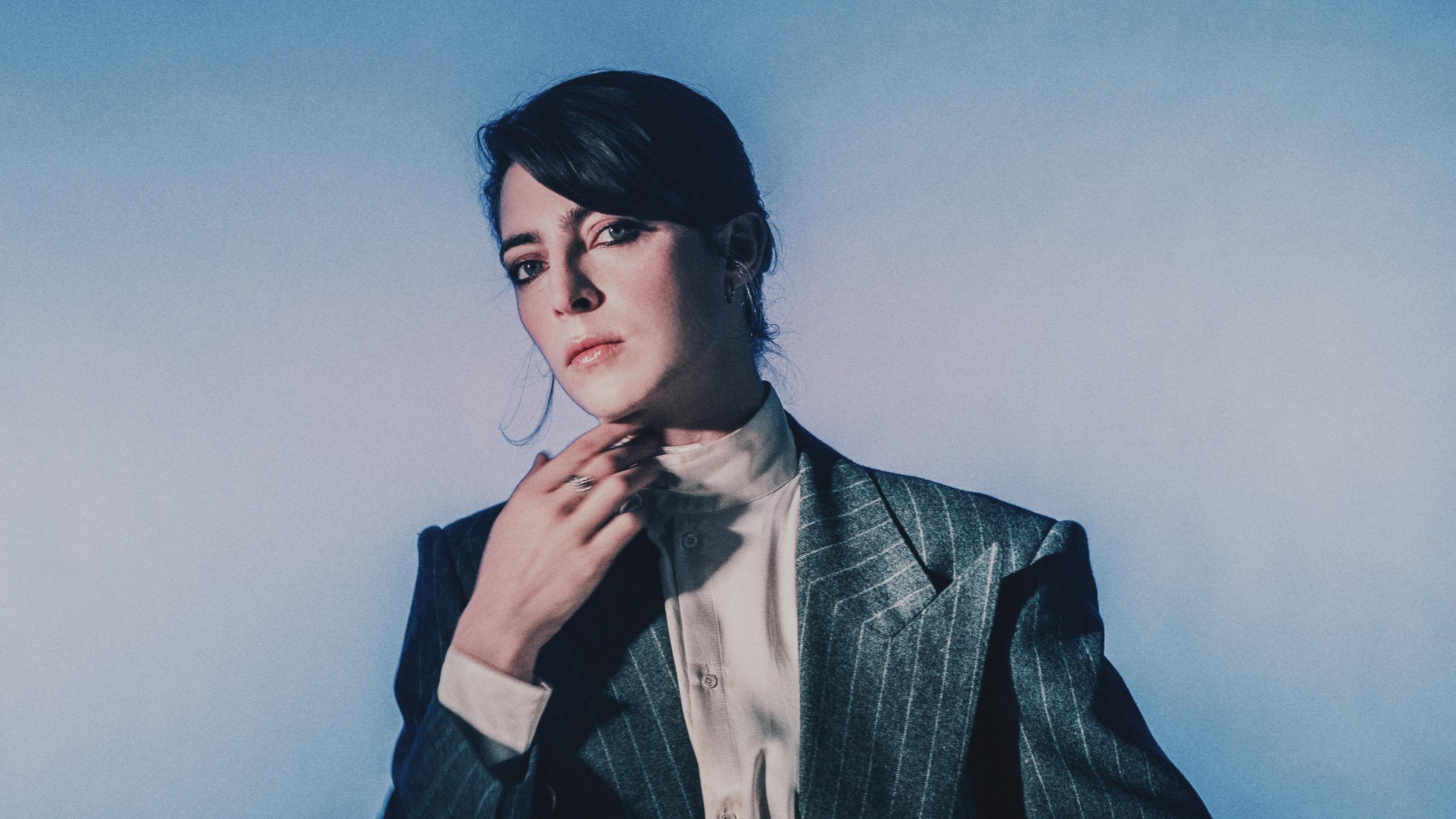 « Je suis là pour offrir du beau, du drôle et, à la rigueur, de l’intelligent ! » : Flora Fishbach, douce et radicale