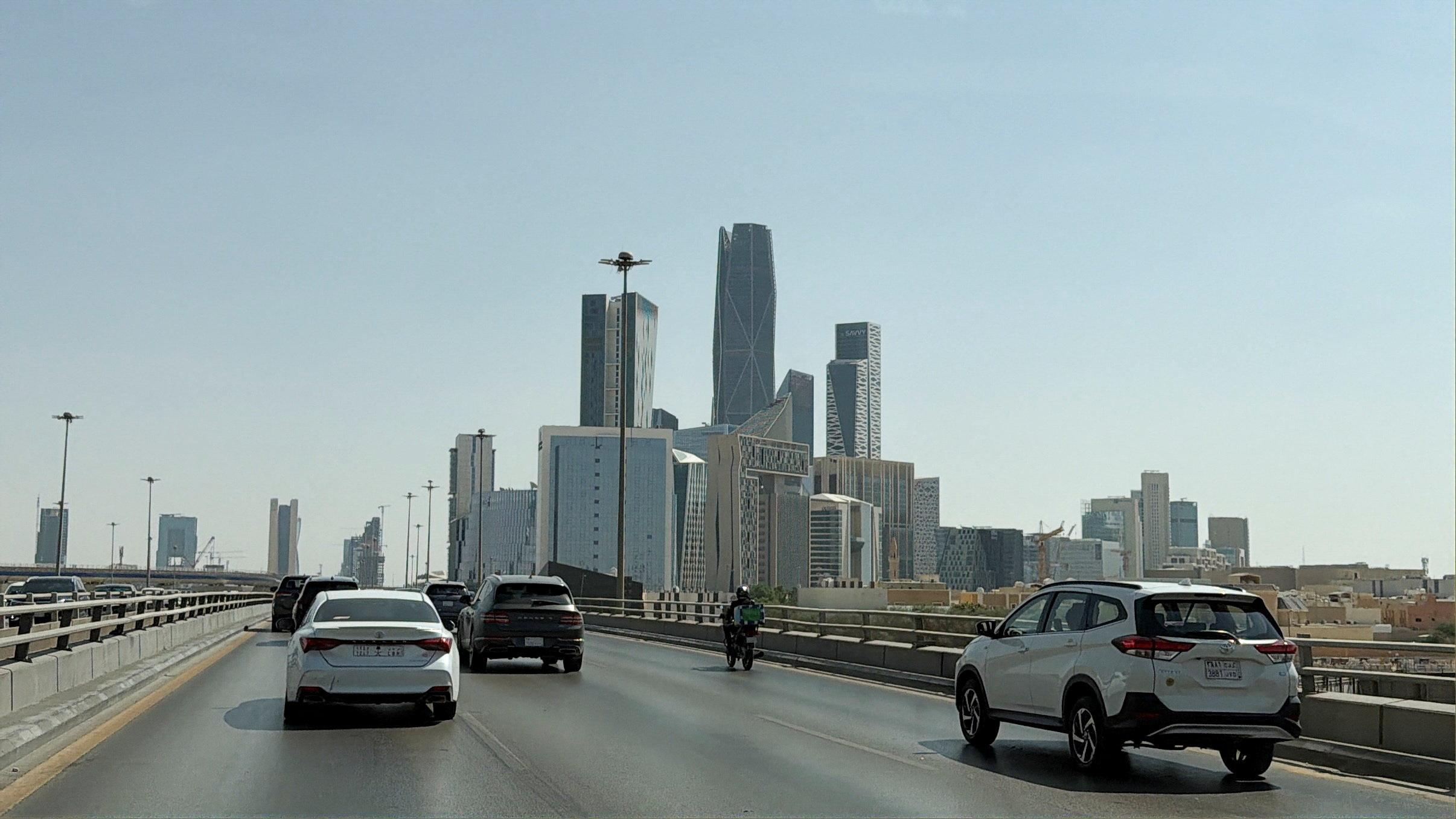 La Coalition dit avoir intercepté un missile houthi vers Riyad, l'aéroport à nouveau visé