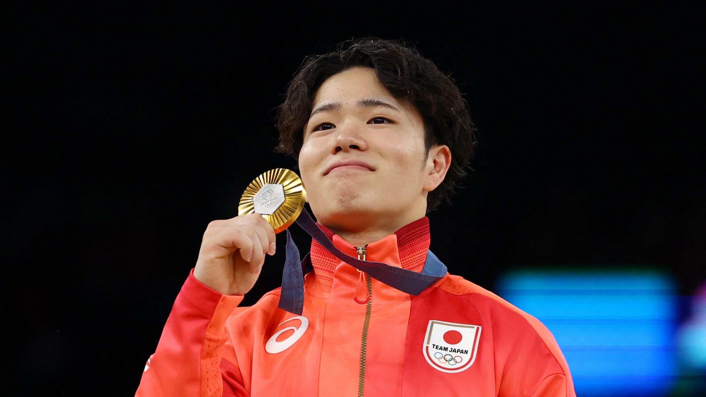 JO - Gymnastique : titré à la barre fixe, Oka obtient sa troisième médaille d'or à Paris