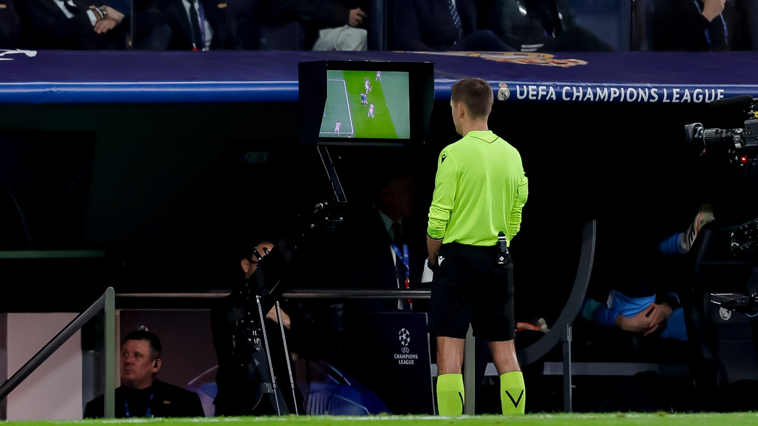 «Il faut conserver le football que l’on aime», l’UEFA s’oppose à la Fifa sur l’utilisation de l’arbitrage vidéo