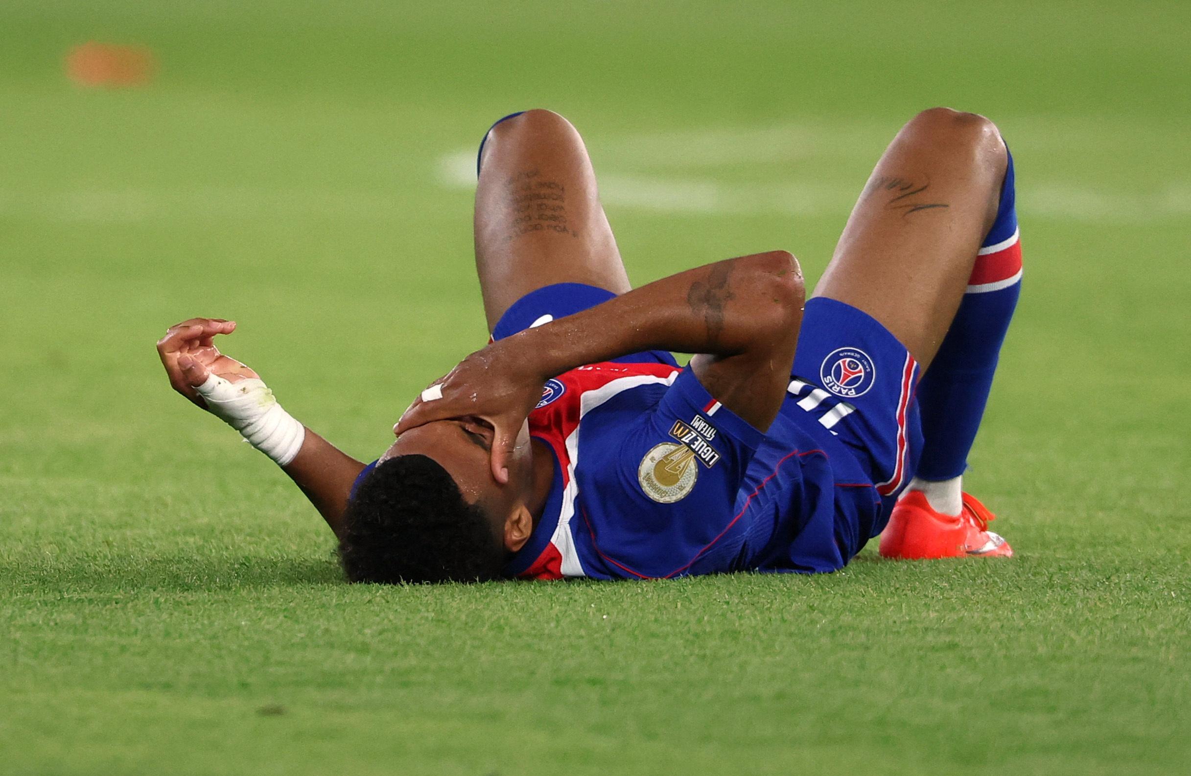 «J’ai peur qu’il fasse une Barcola» : Doué en retrait au PSG, c’est grave docteur ?