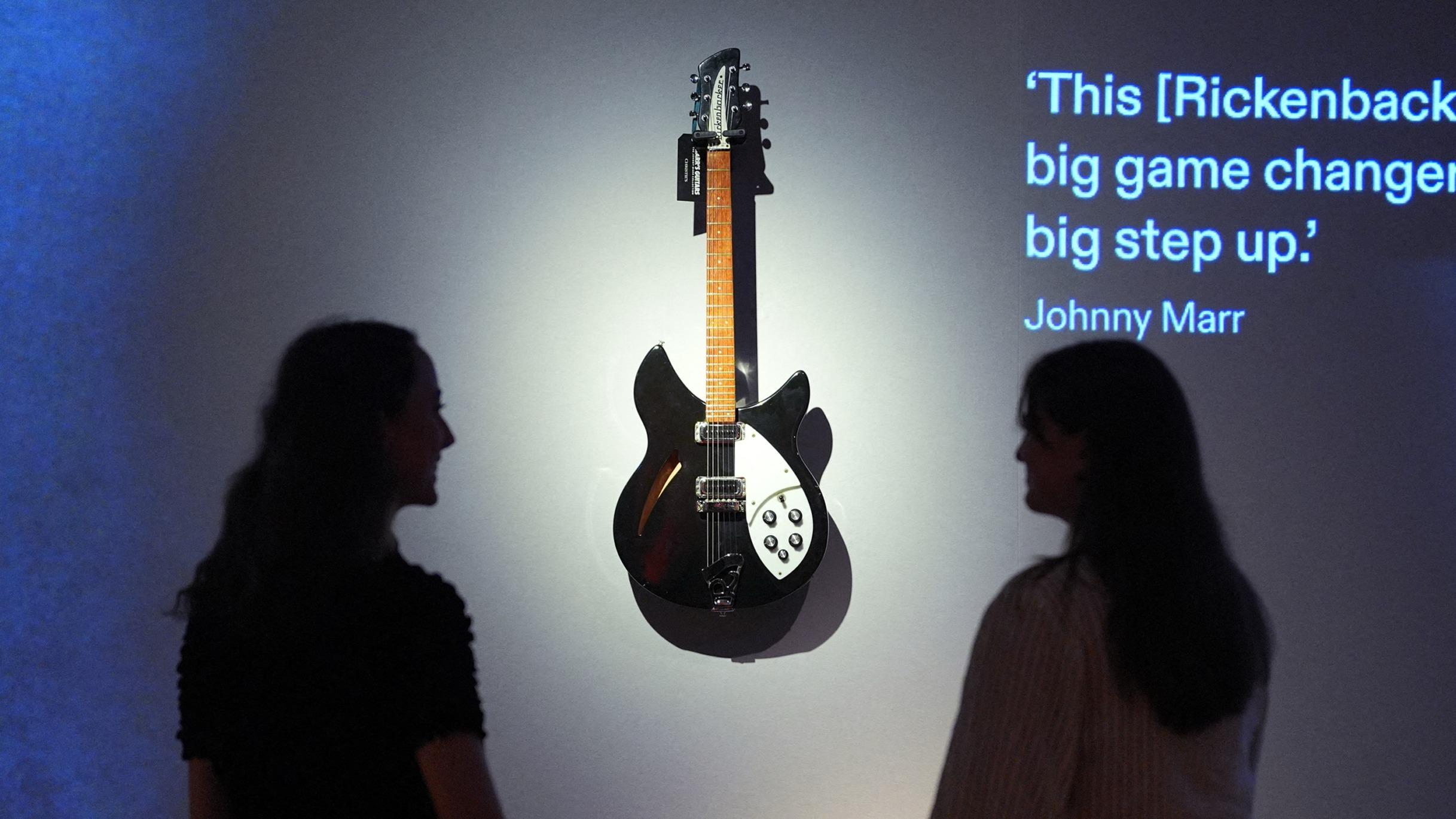 Deux guitares de Johnny Marr, ex-membre des Smiths, atteignent les 654 000 euros lors d’une vente Christie’s