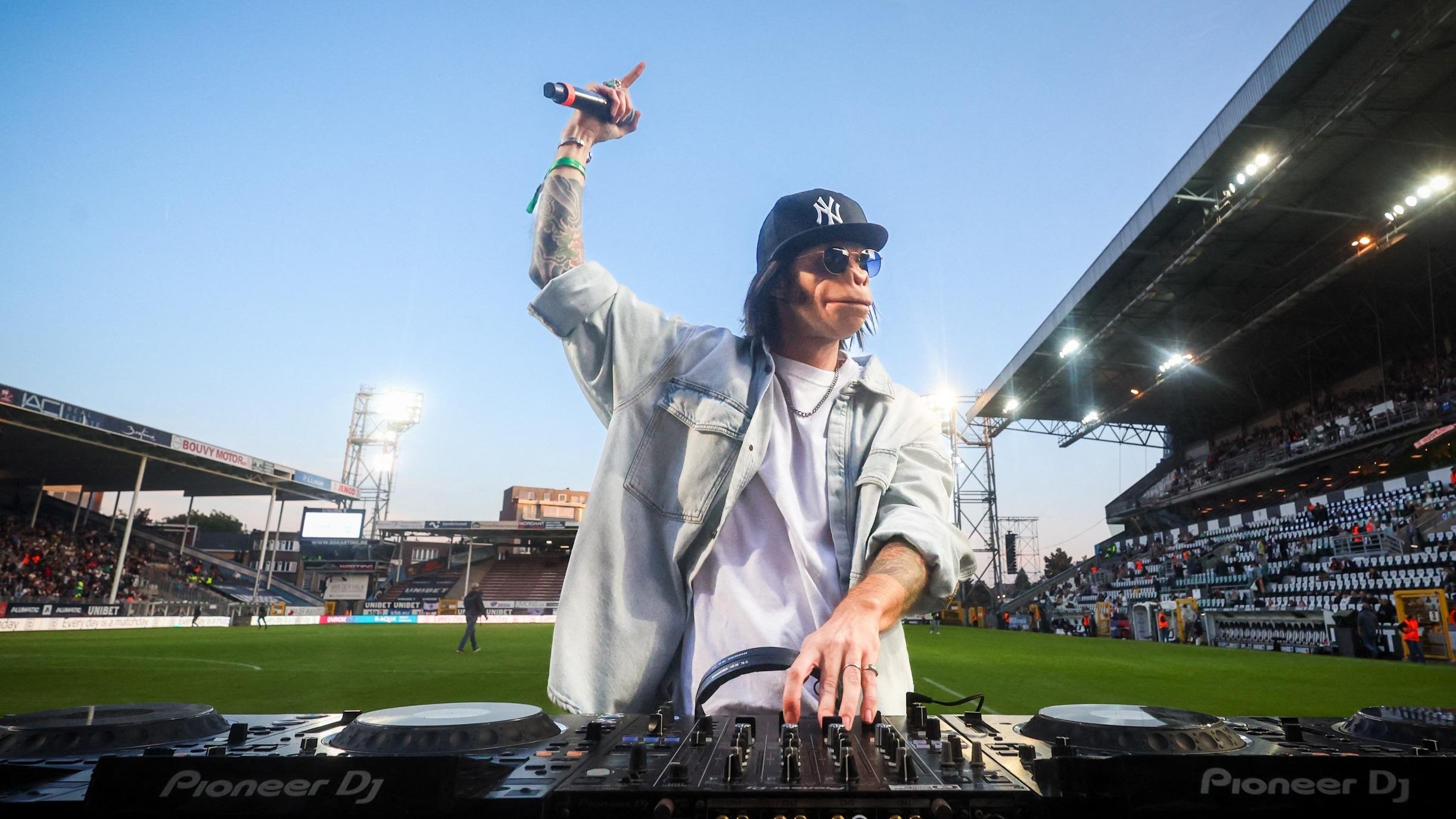 Un DJ fait polémique après avoir engagé un sosie pour jouer à sa place