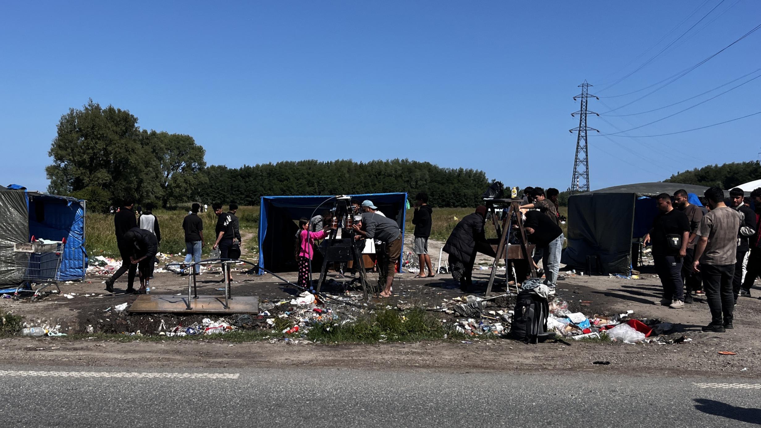 Au début, c’était des cailloux, maintenant, ils ont des armes à feu : au camp de migrants de Loon-Plage, l’escalade de la violence