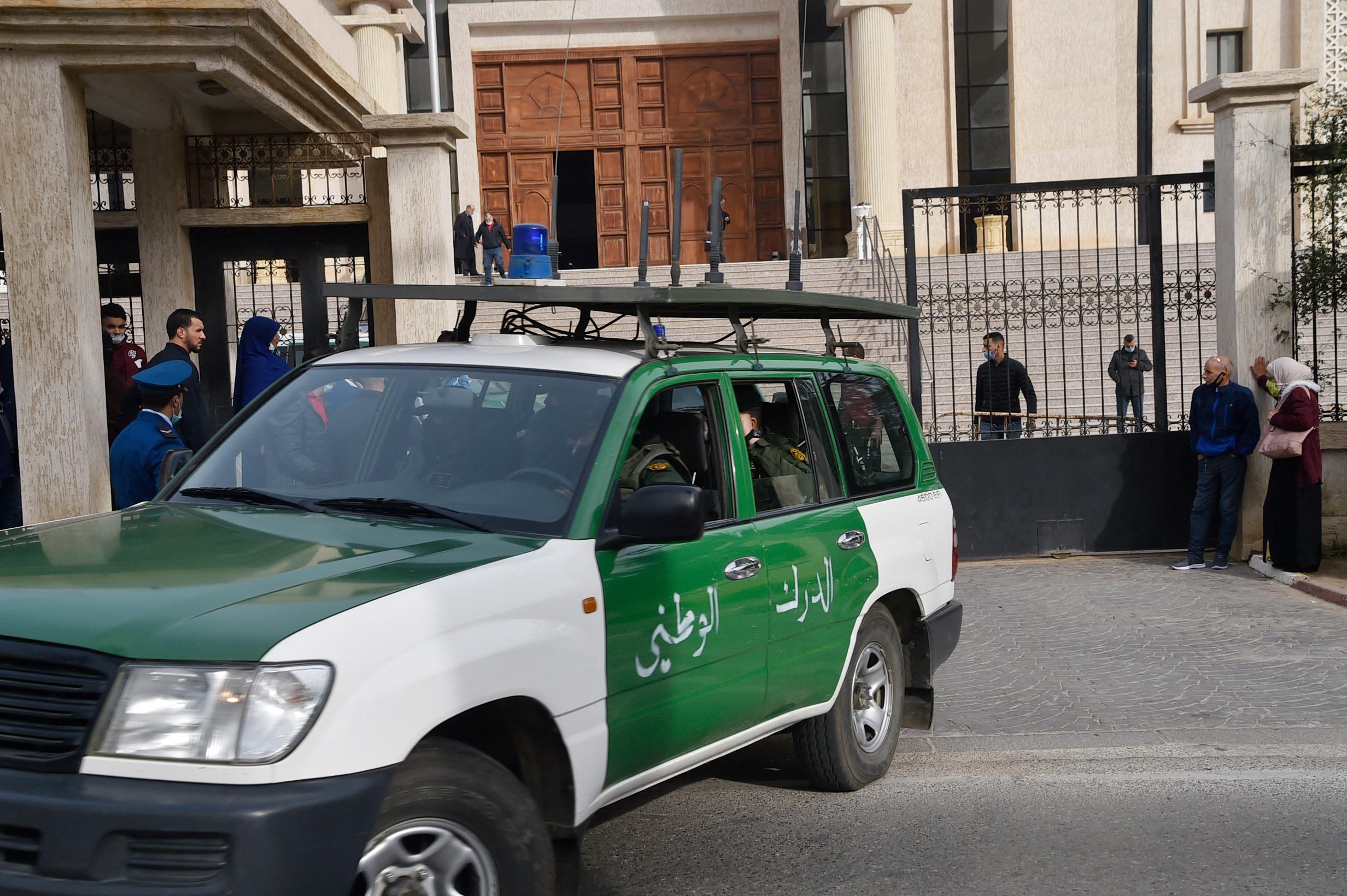 Algérie : un autocar tombe dans un ravin, au moins 25 morts