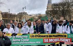 «Nous n'avons pas d'autre solution»&nbsp;: à Paris, les étudiants en pharmacie exigent la réforme de leur cursus