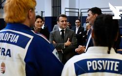 Emmanuel Macron lance une nouvelle formation entre trois grandes écoles pour les sportifs de haut niveau