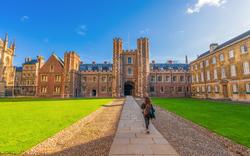 Au Royaume-Uni, les grandes universités sont accusées de favoriser les étudiants étrangers