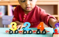 À seulement 2 ans, ce bébé arrive à résoudre des problèmes de maths