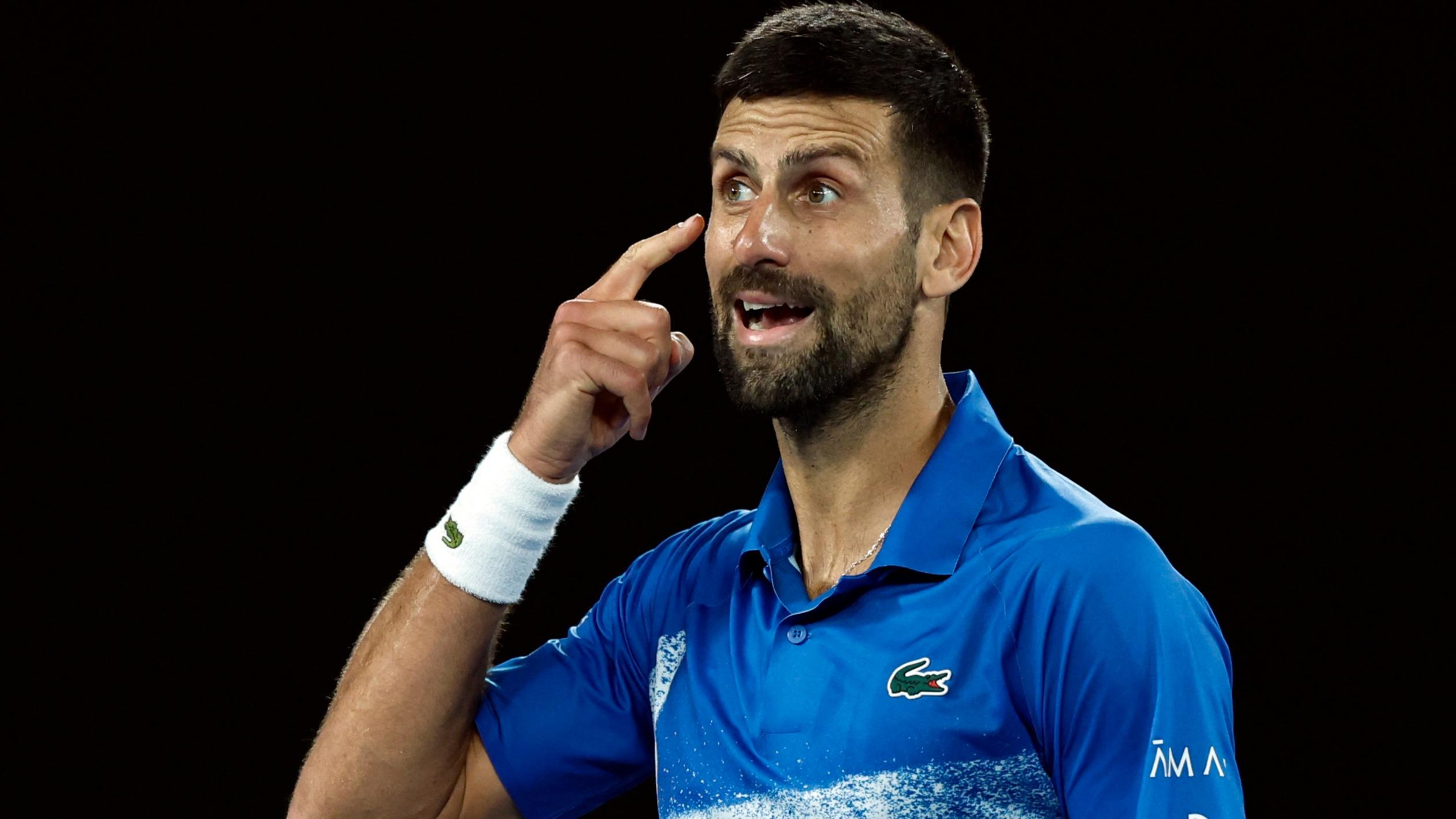 Open d’Australie : sous les sifflets, Djokovic expédie son interview sur le court après sa victoire (vidéo)