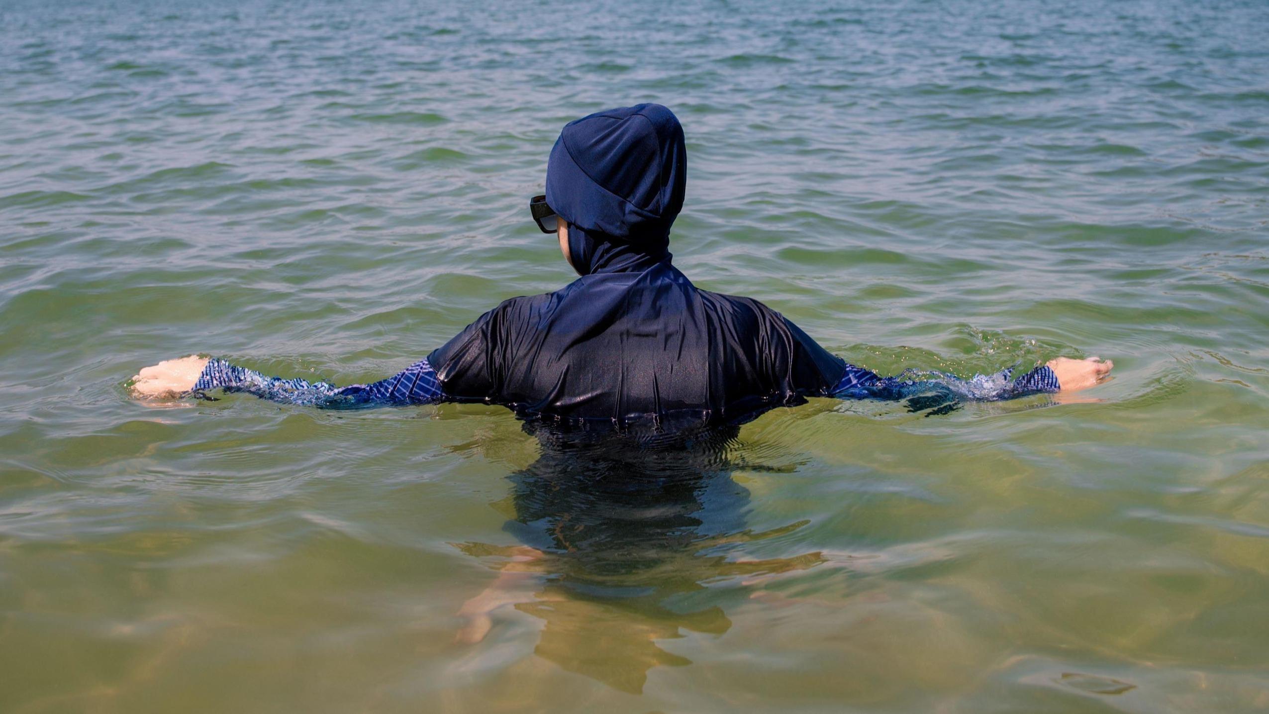 Interdiction du burkini : à Mandelieu-la-Napoule, l’histoire se répète