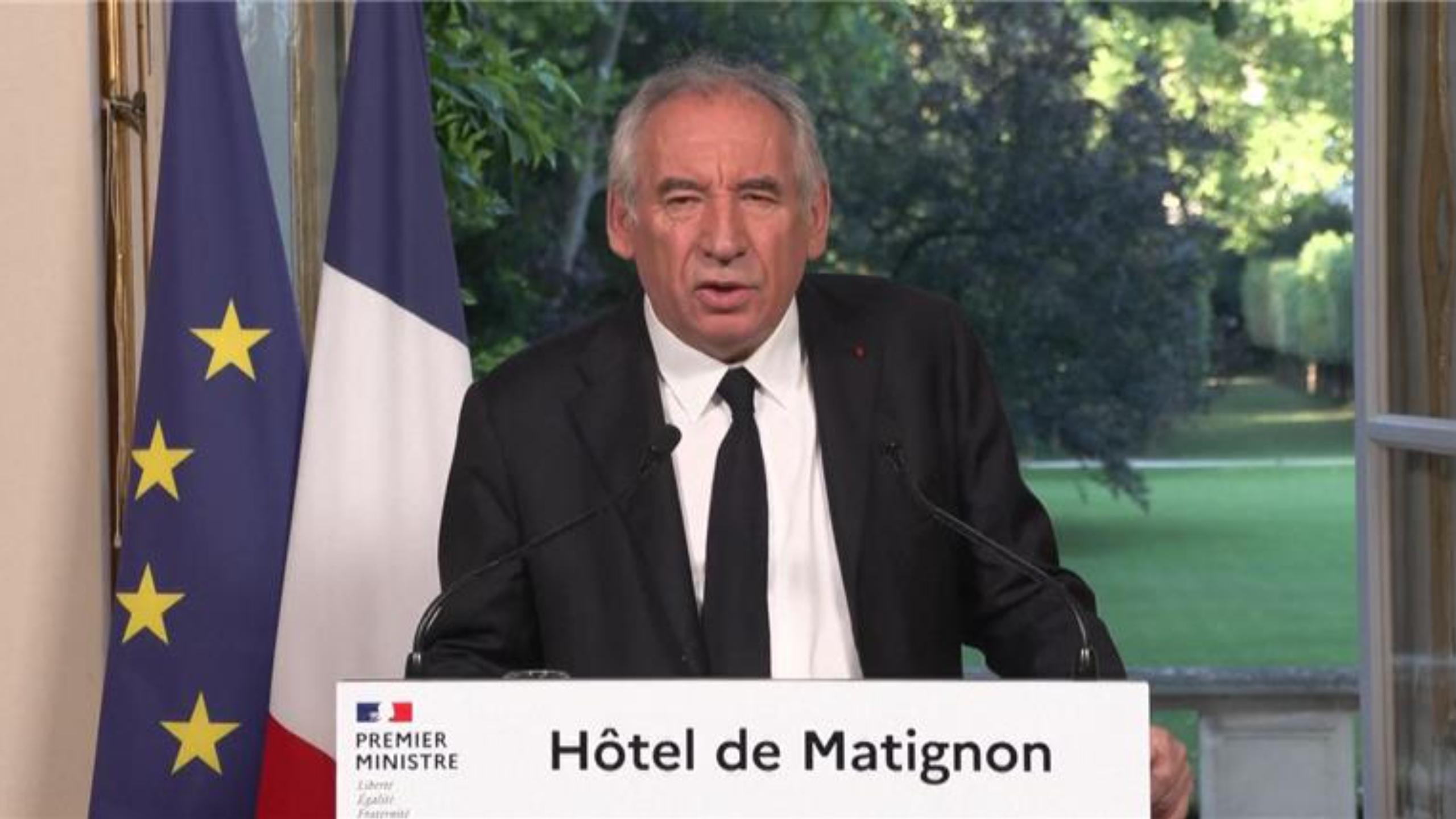 Retraites : le PS menace de «censurer» Bayrou, le Medef se rendra à Matignon