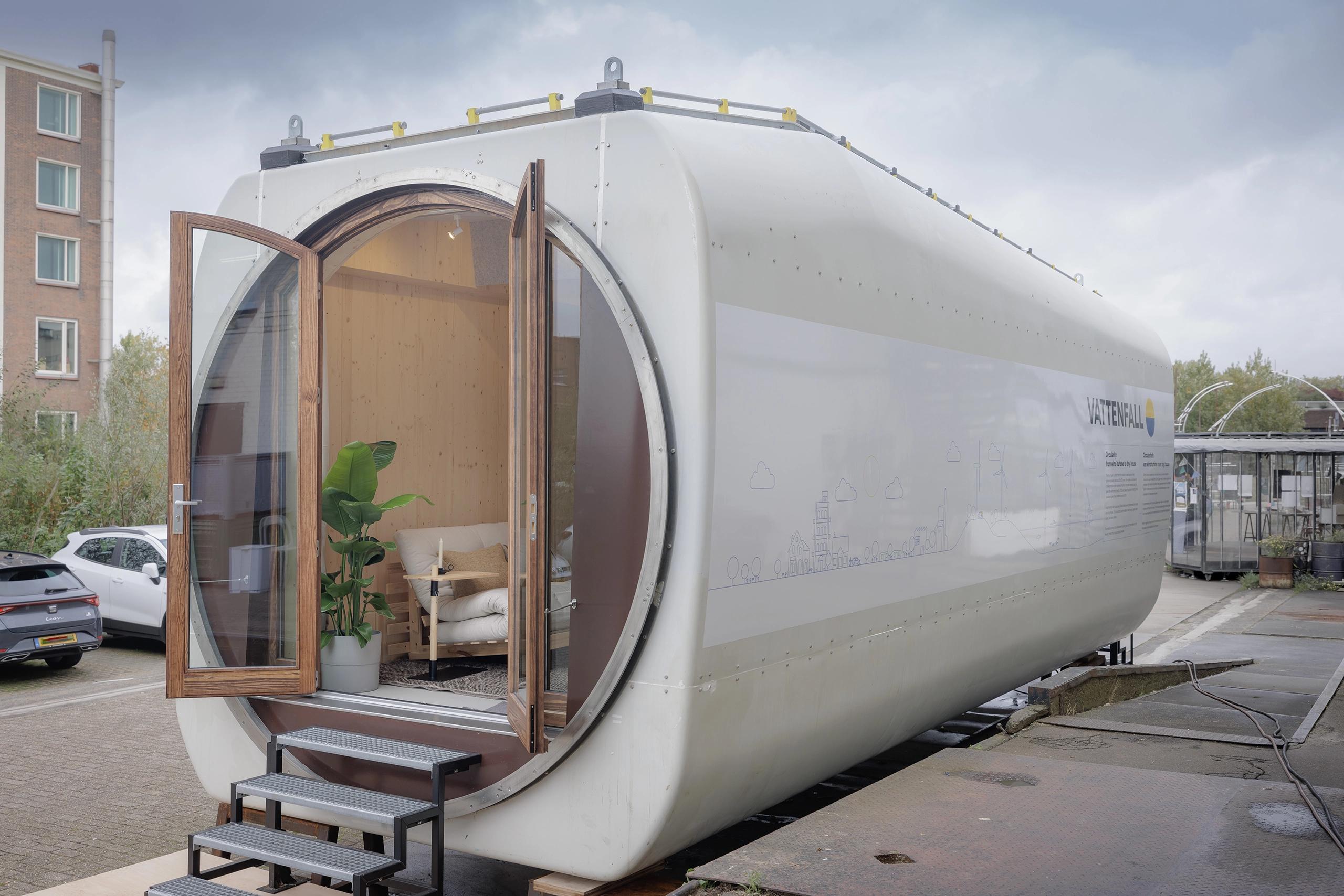 Le cœur d’une ancienne éolienne transformé en tiny house
