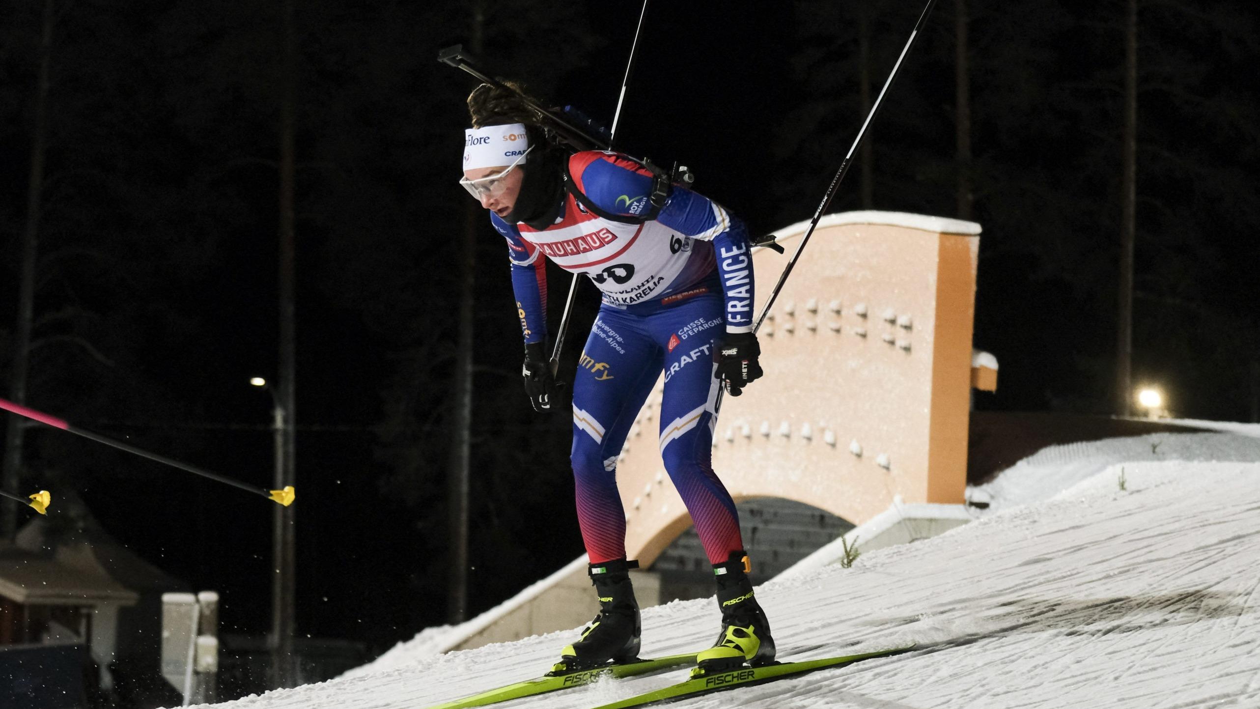 Biathlon: Jeanmonnot et les Françaises se manquent, la Tchèque Davidova remporte le sprint