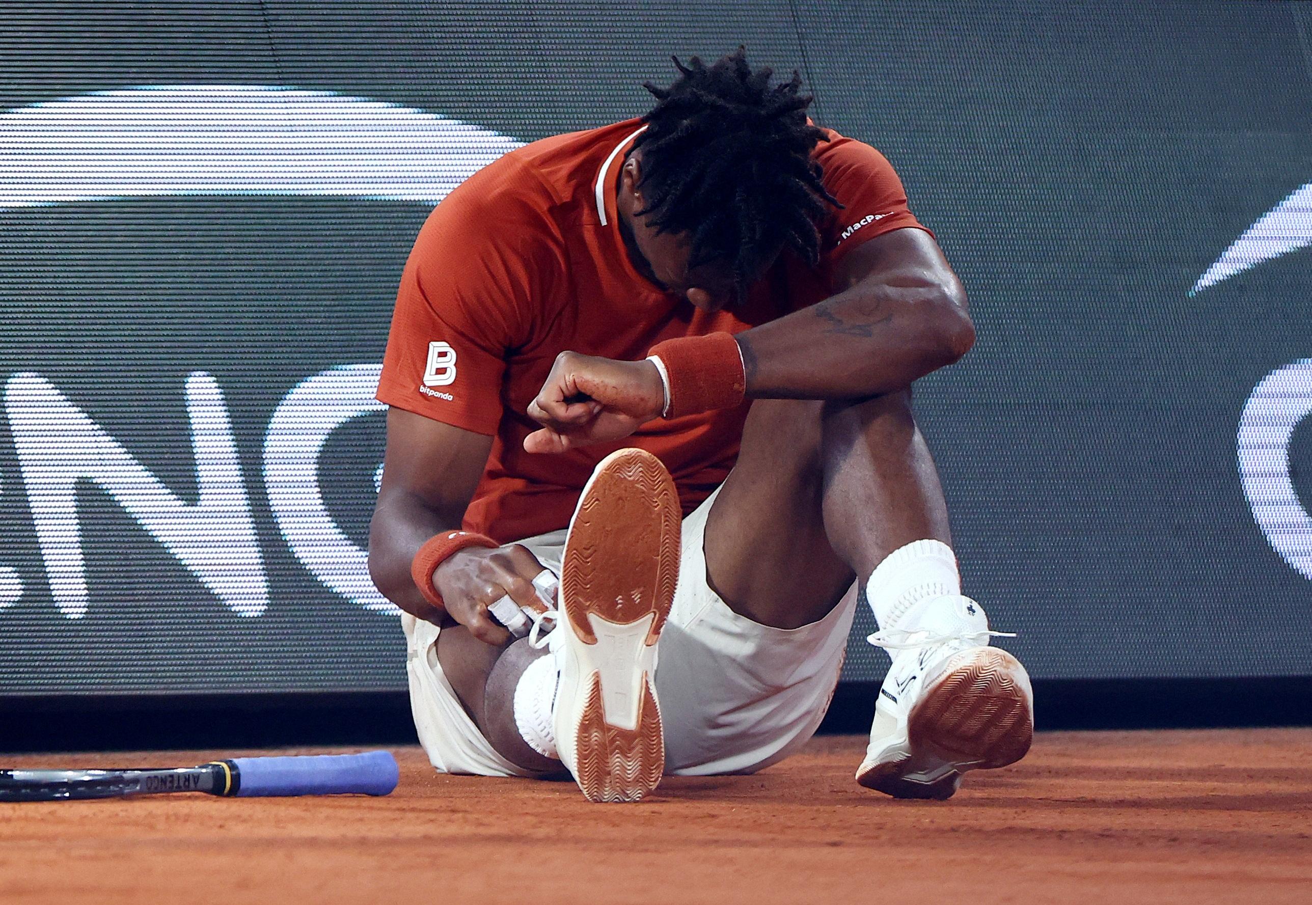 Roland-Garros : victime d’une lourde chute, Gaël Monfils se fait une grosse frayeur (vidéo)