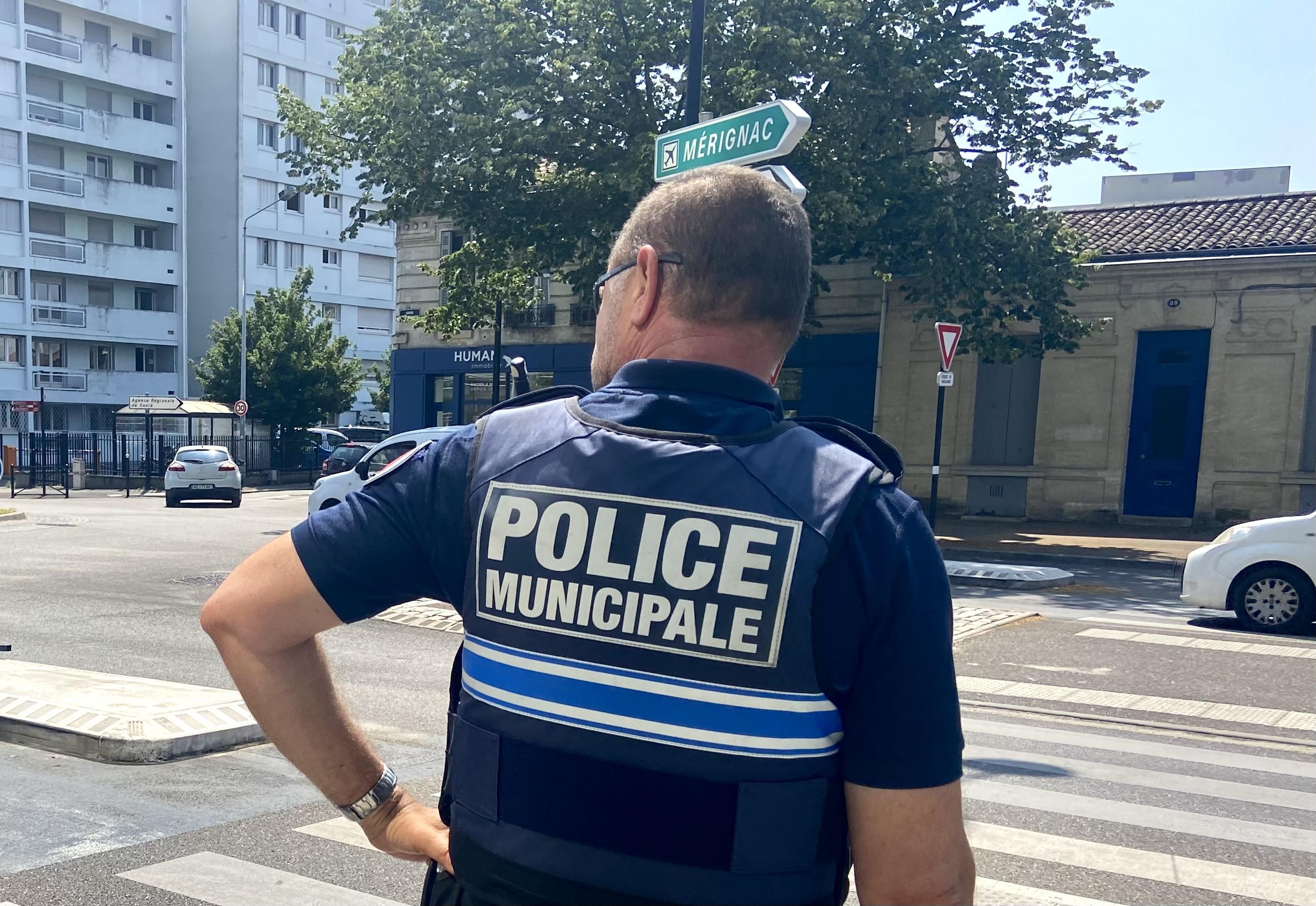 Après l'irruption d'individus cagoulés sur des terrasses à Bordeaux, le maire Pierre Hurmic attaqué sur la sécurité