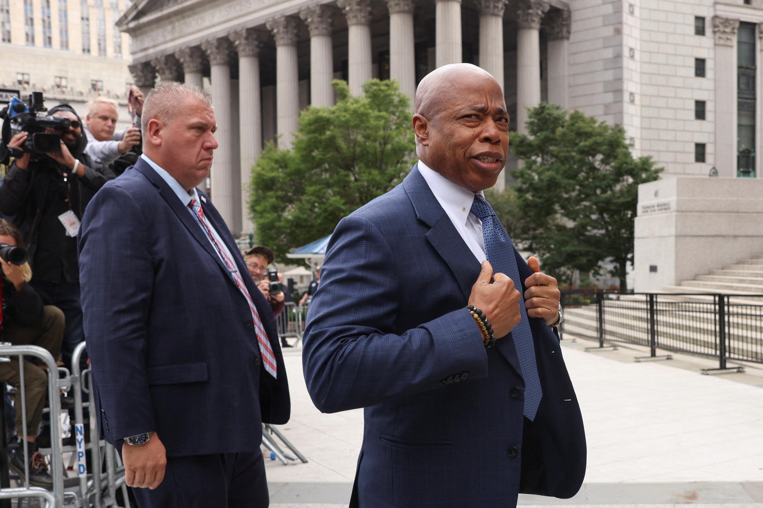 Présidentielle américaine : pourquoi Eric Adams, maire de New York accusé de corruption, pourrait coûter cher à Kamala Harris